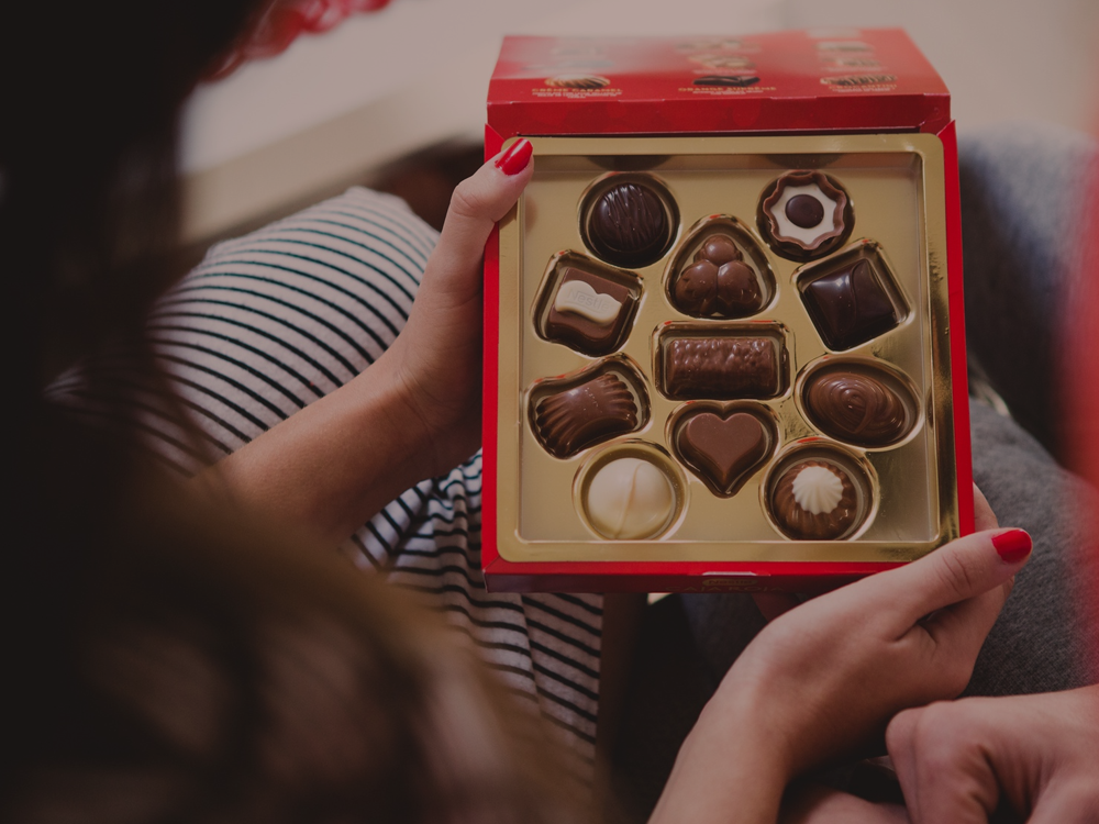 Fotografia ilustrativa - caixa de bombons chocolate ruby